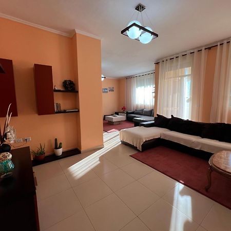 Elbasan Center Family Apartment N.42 Luaran gambar